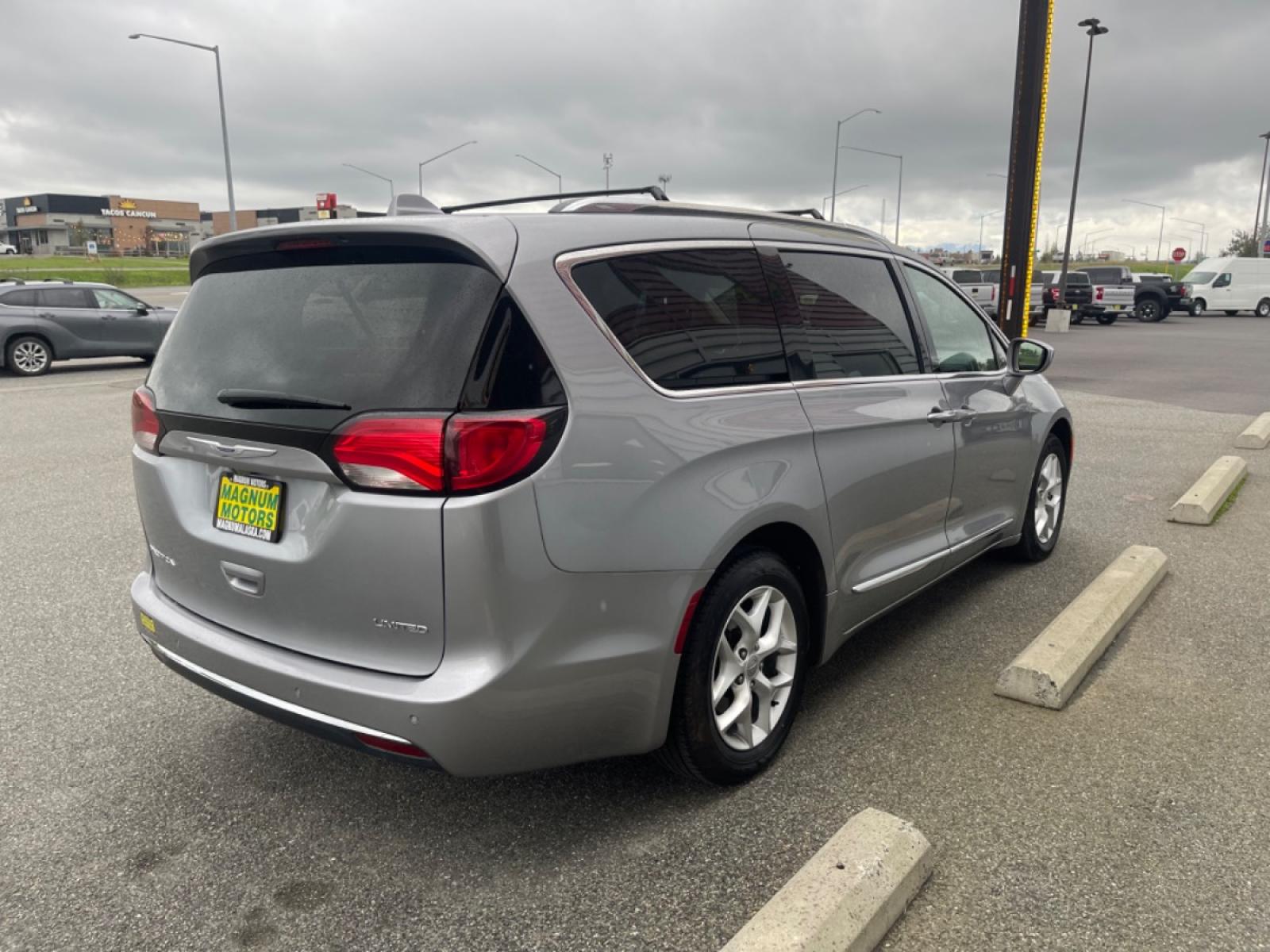 2020 SILVER CHRYSLER PACIFICA LIMITED (2C4RC1GG5LR) with an 3.6L engine, Automatic transmission, located at 1960 Industrial Drive, Wasilla, 99654, (907) 274-2277, 61.573475, -149.400146 - Photo #4