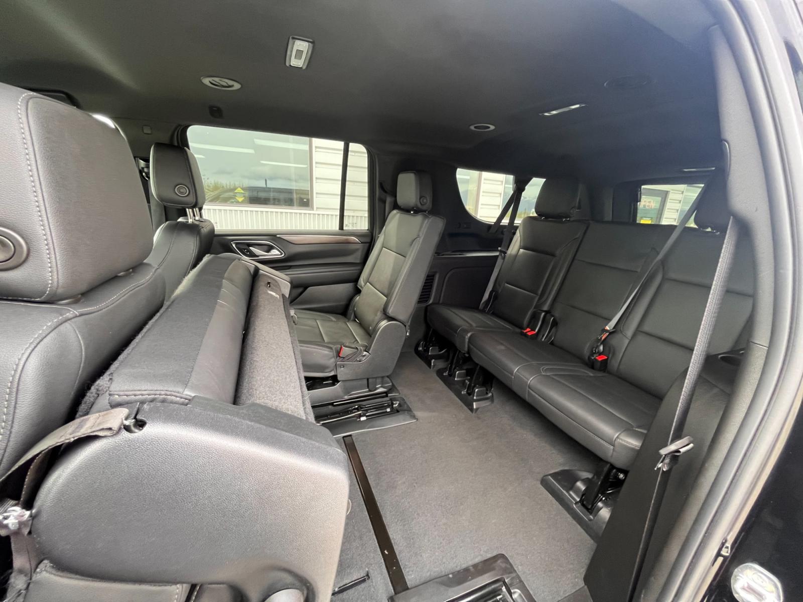 2022 BLACK /black leather CHEVROLET SUBURBAN Z71 (1GNSKDKD2NR) with an 5.3L engine, Automatic transmission, located at 1960 Industrial Drive, Wasilla, 99654, (907) 274-2277, 61.573475, -149.400146 - Photo #9