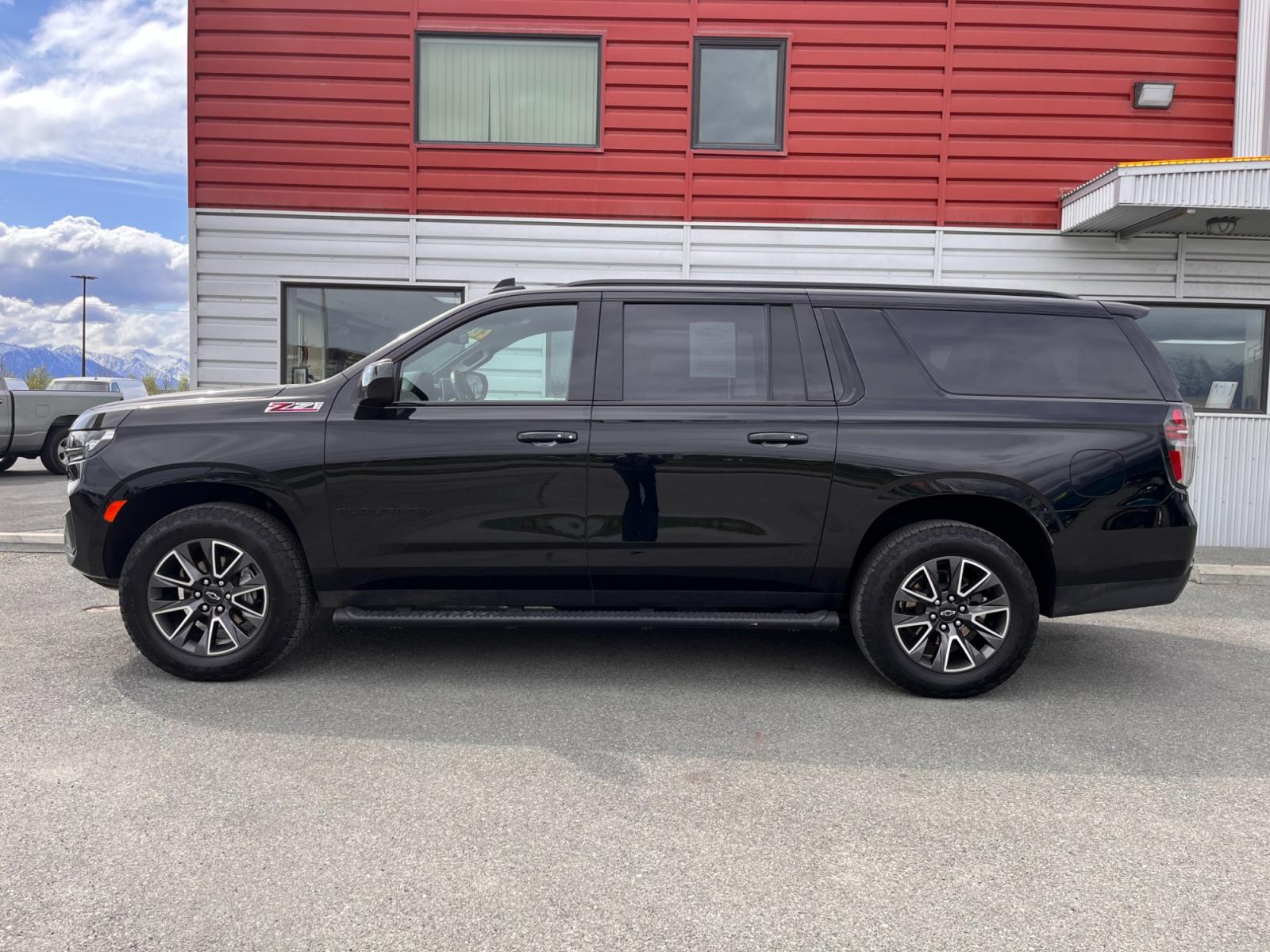 2022 BLACK /black leather CHEVROLET SUBURBAN Z71 (1GNSKDKD2NR) with an 5.3L engine, Automatic transmission, located at 1960 Industrial Drive, Wasilla, 99654, (907) 274-2277, 61.573475, -149.400146 - Photo #0