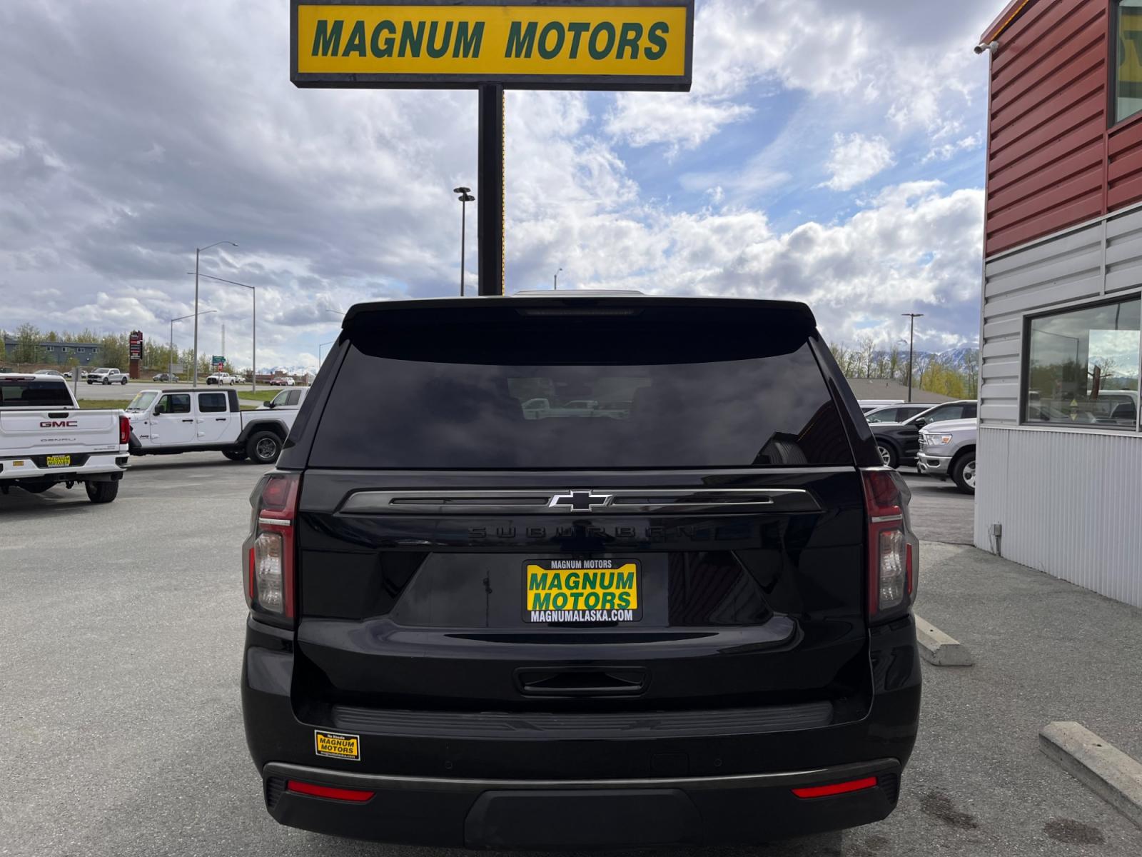 2022 BLACK /black leather CHEVROLET SUBURBAN Z71 (1GNSKDKD2NR) with an 5.3L engine, Automatic transmission, located at 1960 Industrial Drive, Wasilla, 99654, (907) 274-2277, 61.573475, -149.400146 - Photo #4