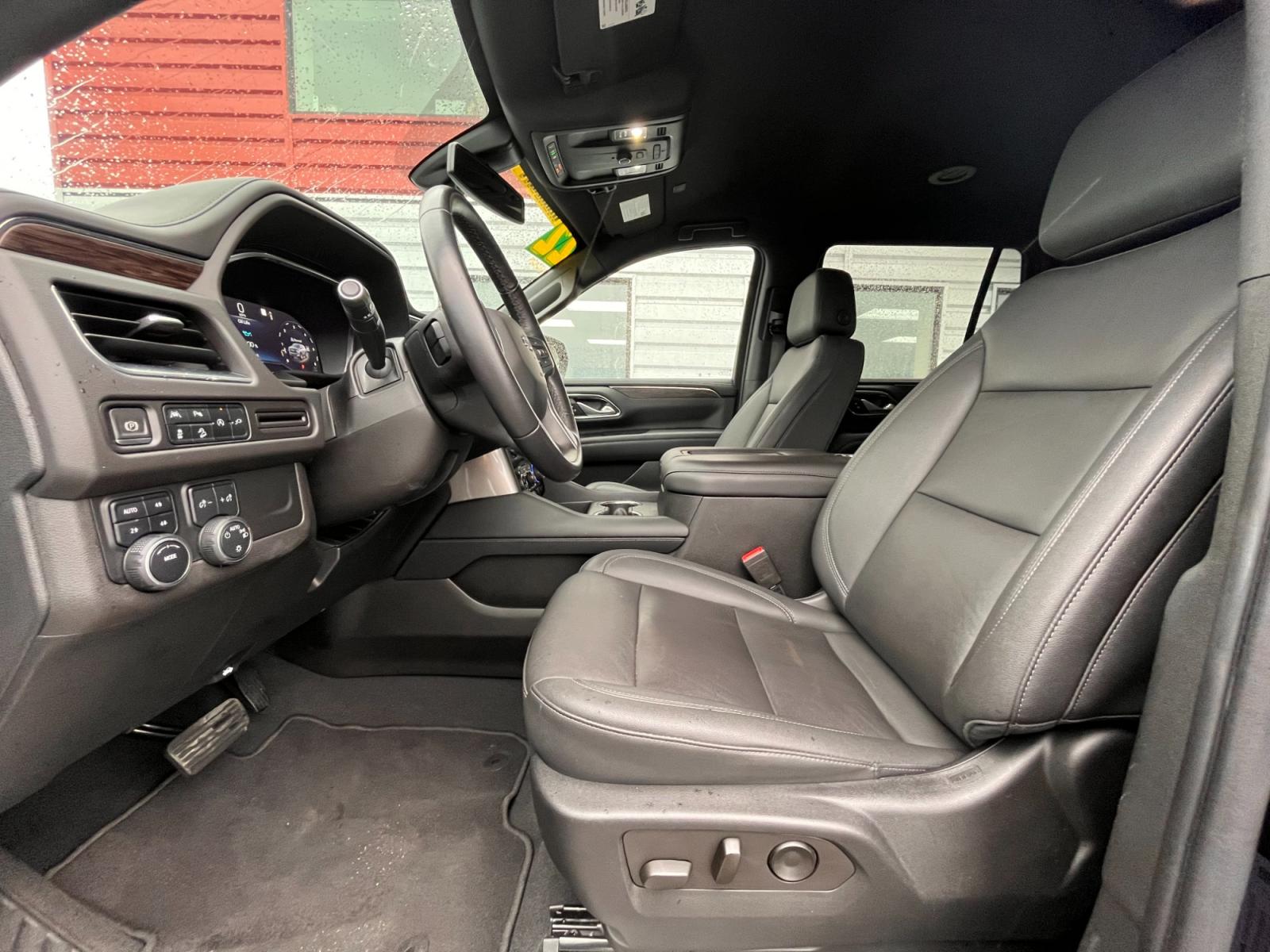 2022 BLACK /Black leather CHEVROLET TAHOE Z71 (1GNSKPKD0NR) with an 5.3L engine, Automatic transmission, located at 1960 Industrial Drive, Wasilla, 99654, (907) 274-2277, 61.573475, -149.400146 - Photo #11