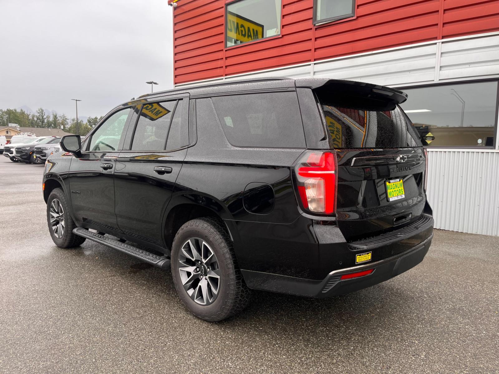 2022 BLACK /Black leather CHEVROLET TAHOE Z71 (1GNSKPKD0NR) with an 5.3L engine, Automatic transmission, located at 1960 Industrial Drive, Wasilla, 99654, (907) 274-2277, 61.573475, -149.400146 - Photo #2